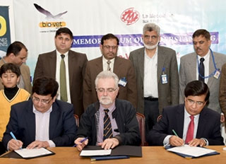 La Meccanica donates a Pellet mill to Pakistan to promote training and research